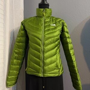 The North Face Summit Series 800-Fill Goose Down Jacket – Women’s Small